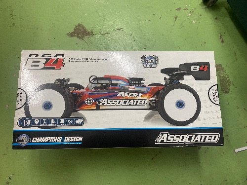 Team Associated RC8B4